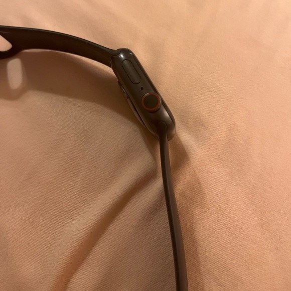 Series 6 Apple Watch - Picture 5 of 6